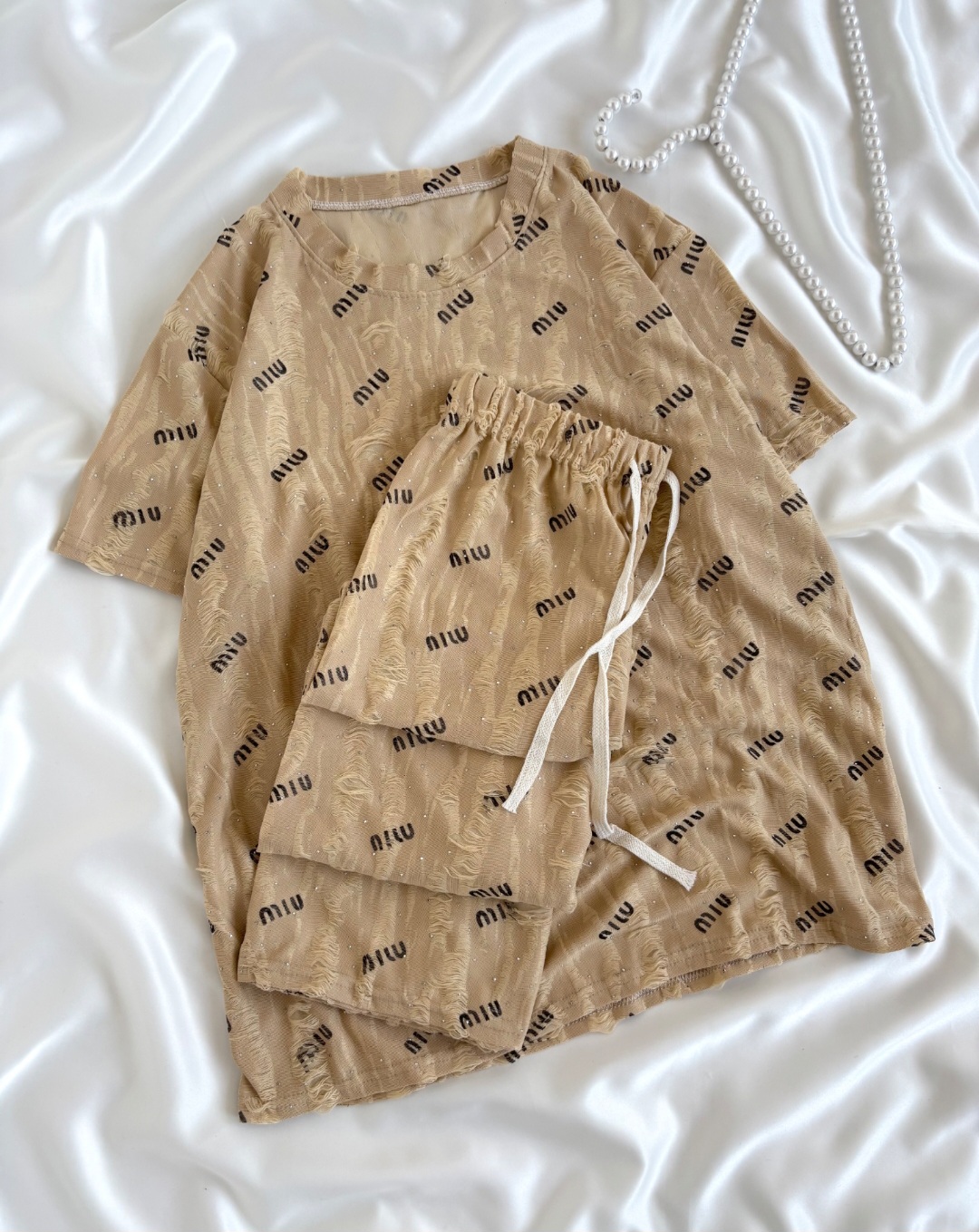 دوتیکه نگین دار میو میو کِرم