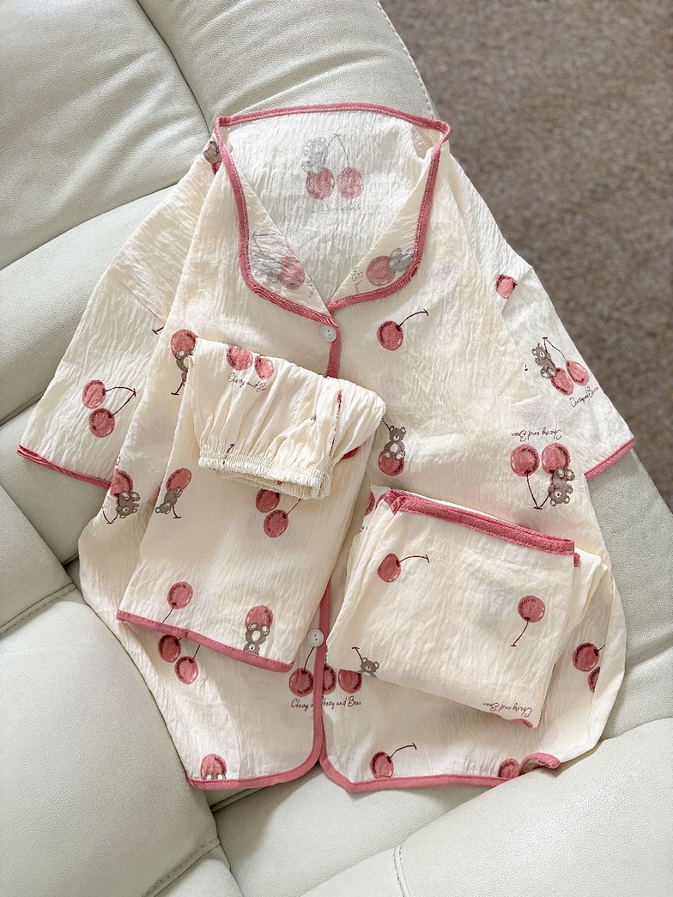 سه‌تیکه کریشه گیلاس صورتی