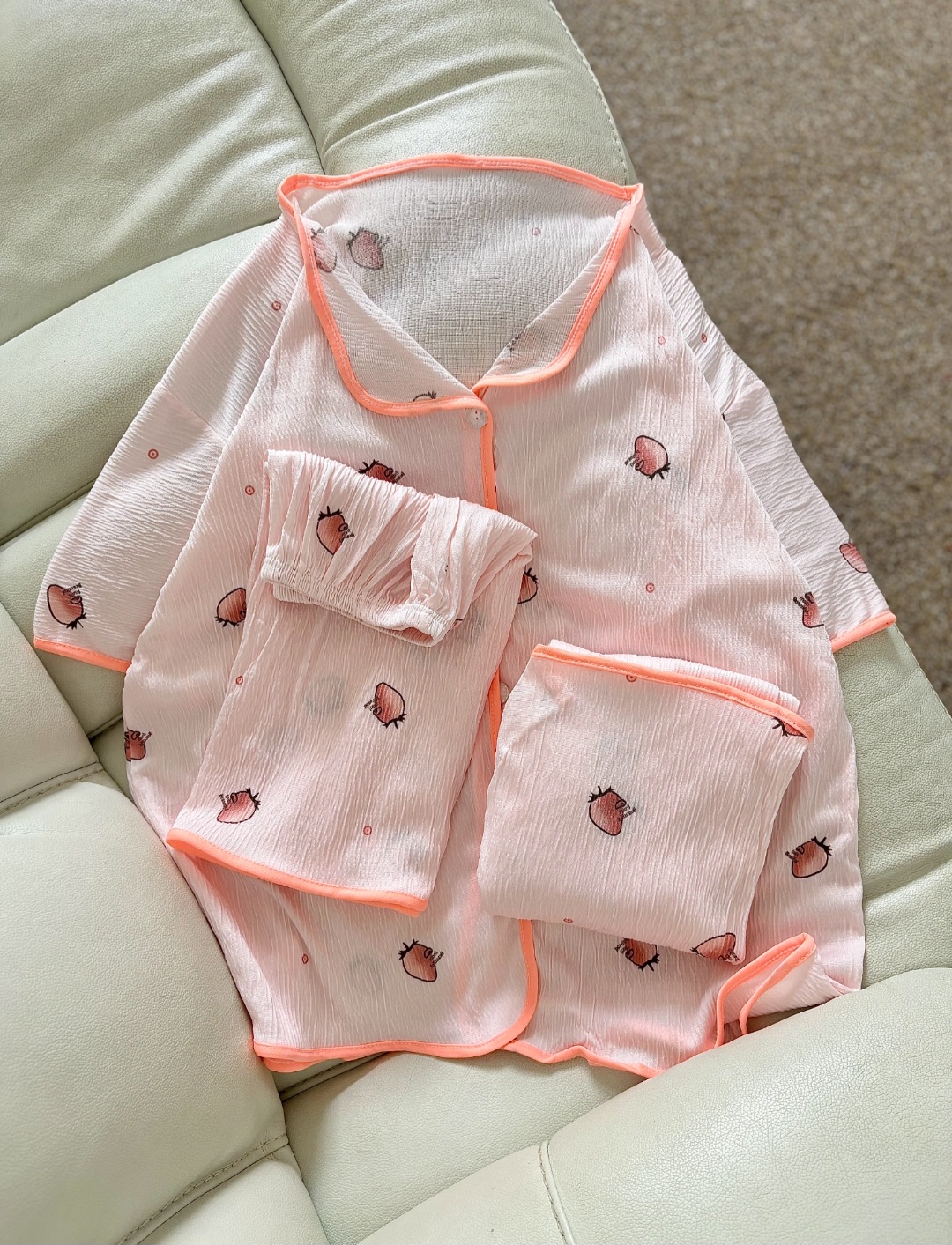 سه‌تیکه کریشه توتفرنگی‌نارنجی