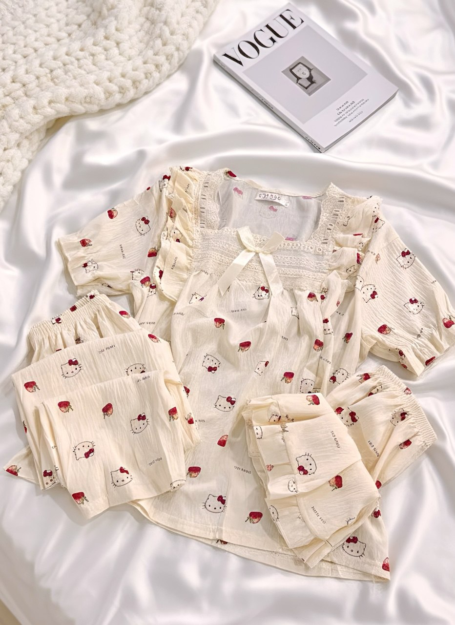 یقه گیپوری کیتی توتفرنگی